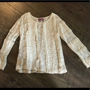 Adorable cream lace top with intricate detail!